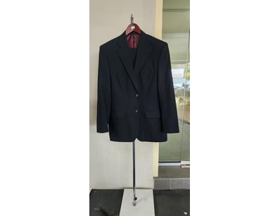 BELGRAVIA 2 PCS MEN SUIT 42R

Material: Polyester ...