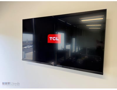 TCL flat-screen television, model 40S6154U. Featur...