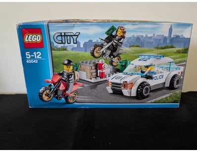 **UNRESERVED** LIFETIME COLLECTION OF LEGO PART... - Lot 613