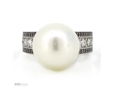 14K WHITE GOLD, WHITE CULTURED SOUTH SEA PEARL, DI...