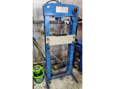 MOSTLY UNRESERVED 4x4 WORKSHOP BUSINESS CLOSURE... - Lot 234