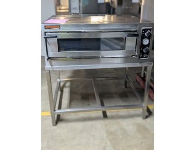Prisma Food Solutions commercial single-deck pizza...