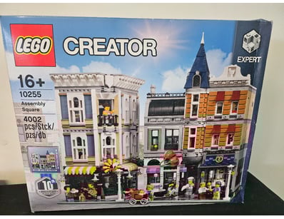 **UNRESERVED** LIFETIME COLLECTION OF LEGO PART... - Lot 740