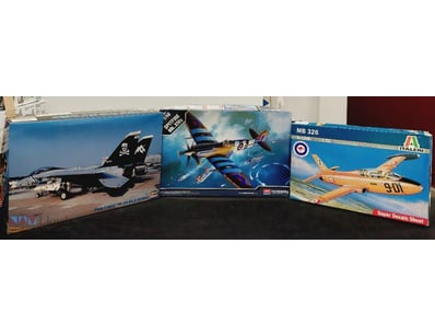 VINTAGE AIRCRAFT MODEL KIT COLLECTION - THREE ITAL...
