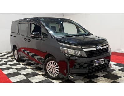 <b>UNRESERVED 2012 Toyota Voxy Hybrid - Black - 16...