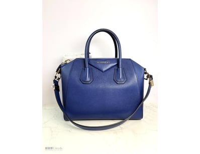 GIVENCHY SMALL BLUE ANTIGONA BAG

Material: Calfsk...
