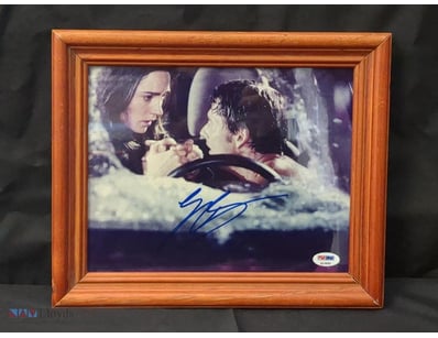 AUTOGRAPHED PHOTOGRAPH OF ERIC BANA.

Item Size: H...