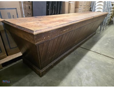 <b> <b> NEW LISTING </b> </b> - Large timber bar c...