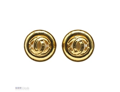 CHANEL GOLD CC BUTTON CLIP ON WITH PEARL EARRINGS
...