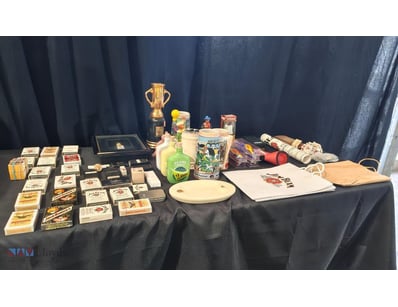 COLLECTION OF JIM BEAN MEMORABILIA, INCLUDING LIGH...