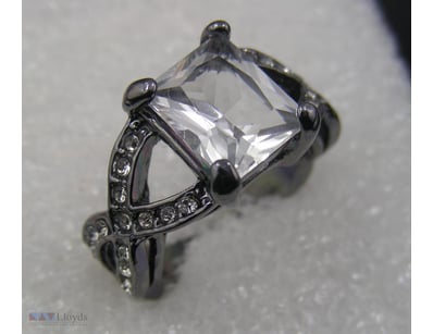RING SIZE 6        

Condition: Good - Refer Image...