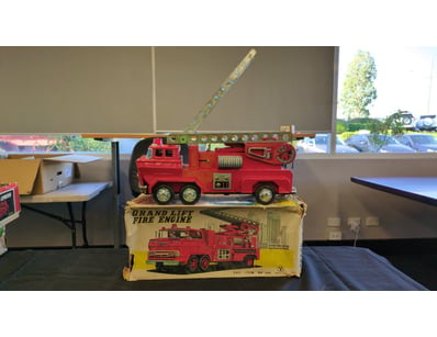 FRICTION POWERED GRAND LIFT FIRE ENGINE MODEL CAR ...