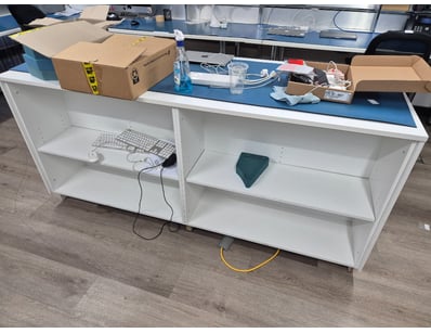 Dyson, Apple & Other Major Brand Reseller Liquid... - Lot 31