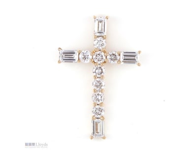 0.59 CT ROUND & BAGUETTE CROSS PENDANT IN 18KT YEL...