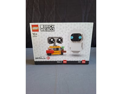 **UNRESERVED** LIFETIME COLLECTION OF LEGO PART... - Lot 372