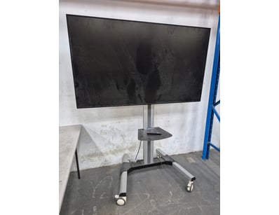 Tv on stand with wheels, Samsung, 65", Model: QM65...