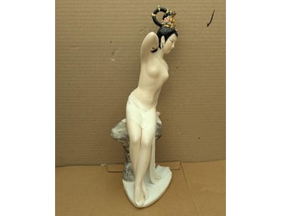 Antiques, Vintage & Interior Treasures (A999) - Lot 571