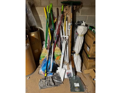 Distribution Business Equipment Liquidation (ON... - Lot 282