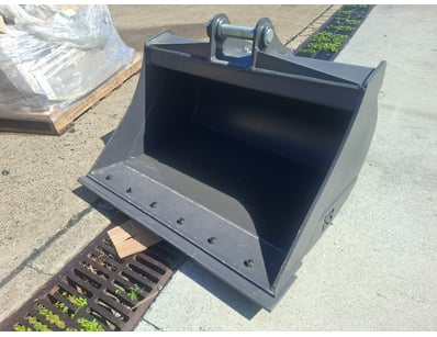 MOSTLY UNRESERVED Machinery & Attachments (ON4400) - Lot 12