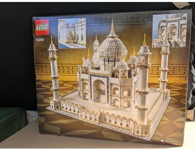 **UNRESERVED** LIFETIME COLLECTION OF LEGO PART... - Lot 103