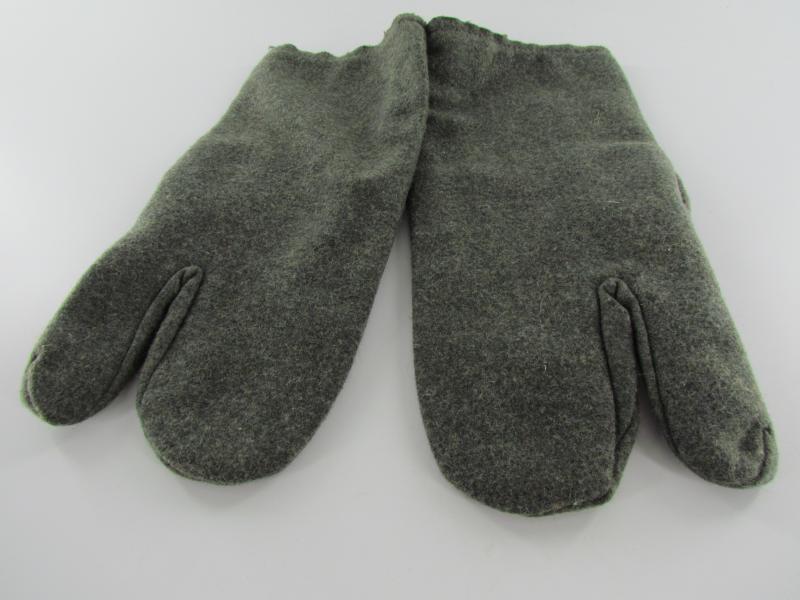 Wehrmacht Heer Winter Mittens/Gloves....RB Numbered