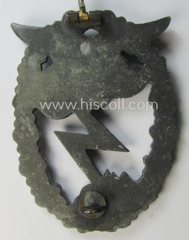 Attractive, mid- (ie. later-) war-period, zinc- (ie. 'Feinzink'-) based version of a WH (LW) 'Erdkampfabzeichen' as was (I deem) produced by the: 'Friedrich Linden'- (ie. 'F.L.L.'-) company and that comes in a just moderately used condition