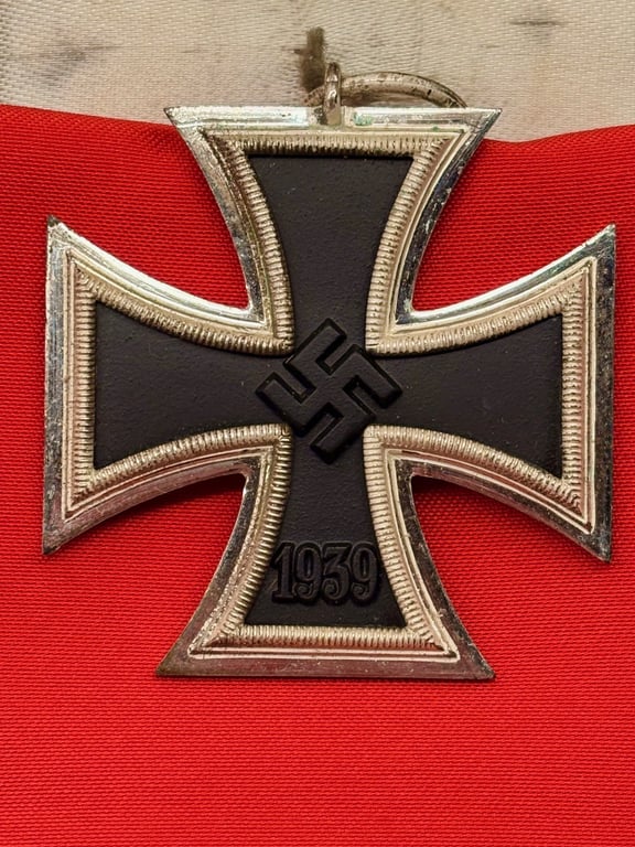 WW2 German Iron Cross & Cased War Merit Cross 1st Class with Swords Pair. 4, Steinhauer & Luck and 62, for Kerbach & Österhelt, Dresden.