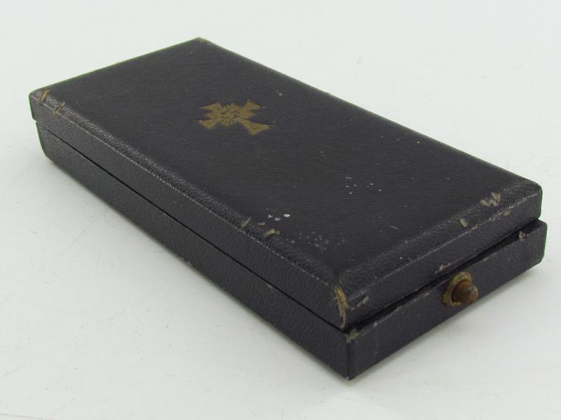 German Mothers Cross in Gold in Case "Wilhelm Deumer"