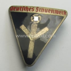'NS-Frauenschaft'-membership-badge (ie. 'Mitgliedsabzeichen') being a (typical) 3-cms.-sized example...
