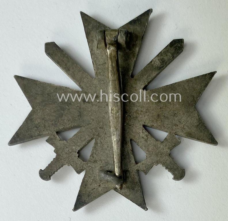 Attractive, 'Kriegsverdienstkreuz 1. Klasse mit Schwertern' (being a maker- ie. '4'- (ie. by: 'Steinhauer & Lück'-) marked specimen that is executed in silverish-grey-coloured and/or zinc-based metal (ie. 'Feinzink')