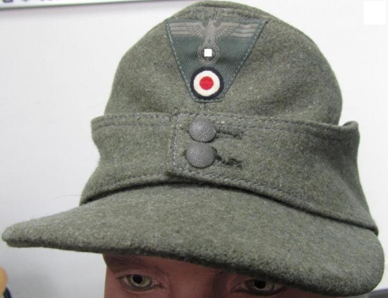 Stunning, later-war- (ie. 1943-) pattern, field-grey-coloured WH (Heeres) 'M43'-field-cap (ie. 'Einheitsfeldmütze') being a non-maker-marked example that shows a (period-attached!) trapezoid-shaped eagle-device