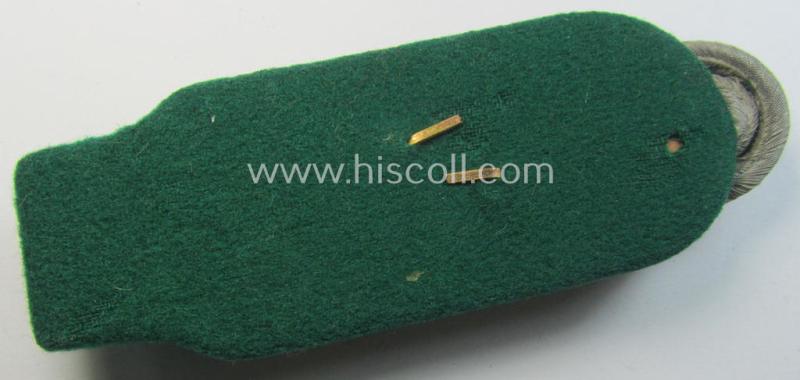 Neat - albeit regrettably single! - army-administration-related, neatly 'cyphered' officers-pattern shoulderboard (ie. 'Schulterstück des Heeresverwaltung') being a board that was intended for usage by a: 'Major des höheren Dienstes'