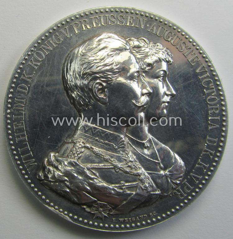 Unusual, genuine silver-based 'Preussen'-related commemorative-award-plaque (ie. 'Erinnerungs- o. nichttragbare Auszeichnungsplakette' or: 'Ehejubiläums-Medaille zur Hochzeit Wilhelm II u. Auguste Victoria' and that came stored in its period et...