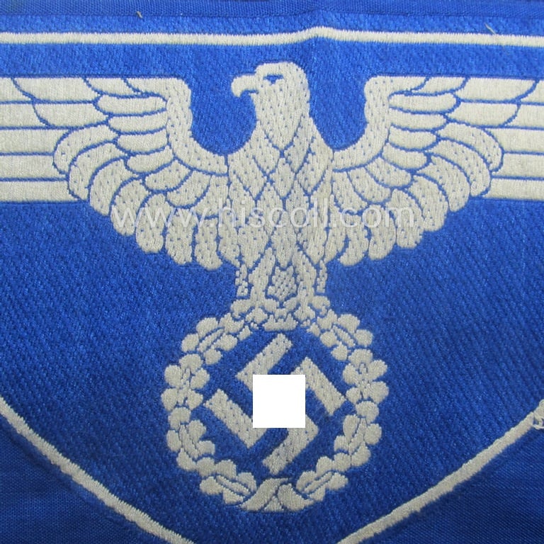 Larger-sized sports'-shirt eagle as was used by the officials within the: 'Deutsche Reichspost' (aka: 'Zeesener Adler') being a 'virtually mint- ie. unissued' example that is executed in the neat 'BeVo'-weave-pattern