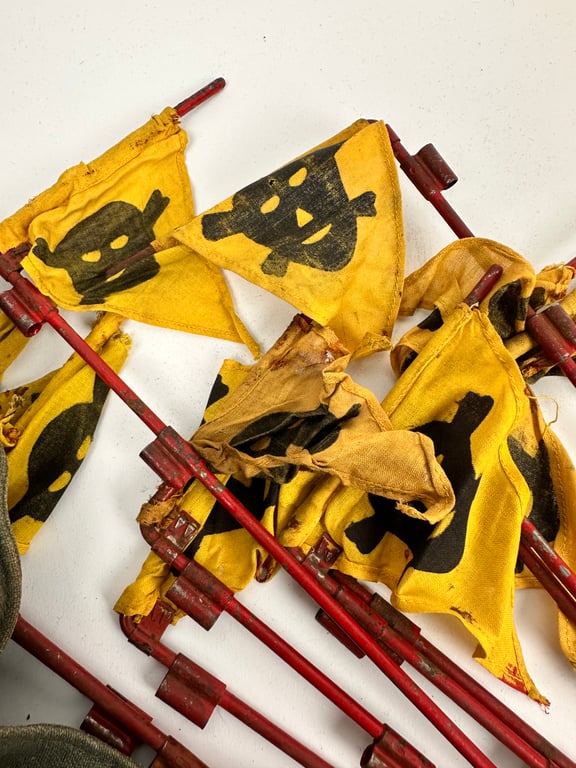 German WH Gas Warning Flag Set with  Carrying Pouch