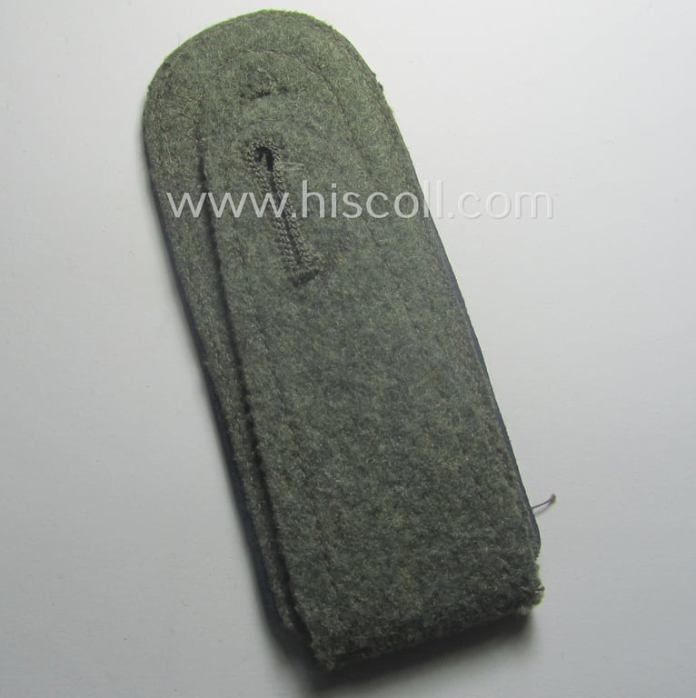 Single, WH (Heeres) mid-war-period- (ie. 'M41/M43'-pattern) NCO-type shoulderstrap as was intended for usage by an: 'Unteroffizier einer Sanitäts-Abtlgs.'
