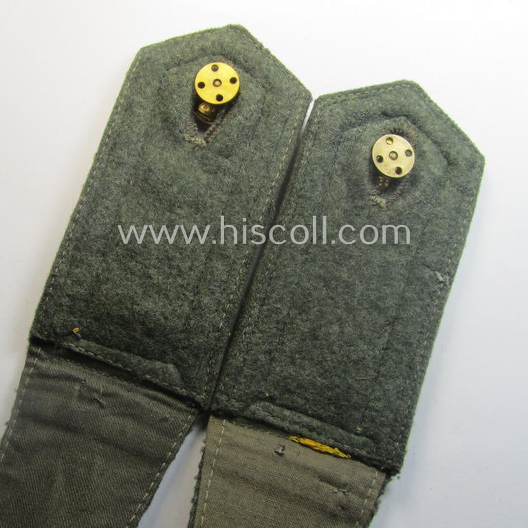 Fully matching pair of neatly 'cyphered'- (and I deem early- ie. mid-war-period), WH (Kriegsmarine) NCO-type shoulderstraps as was intended for usage by an: 'Unterfeldwebel eines Küsten-Artillerie-Rgts. o. Abtlgs.'