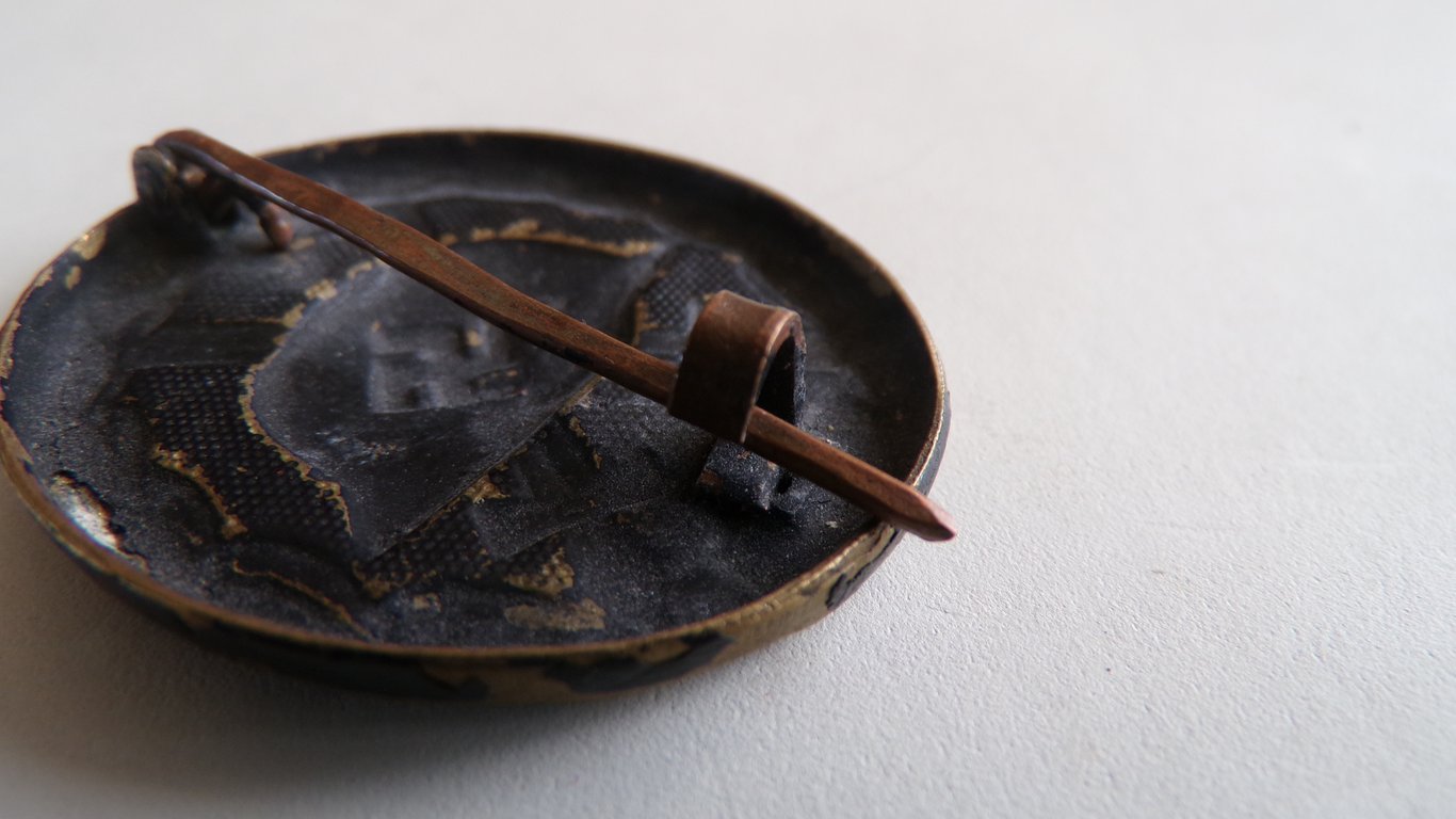 1939 Wound Badge in Black – 'Brass Core'