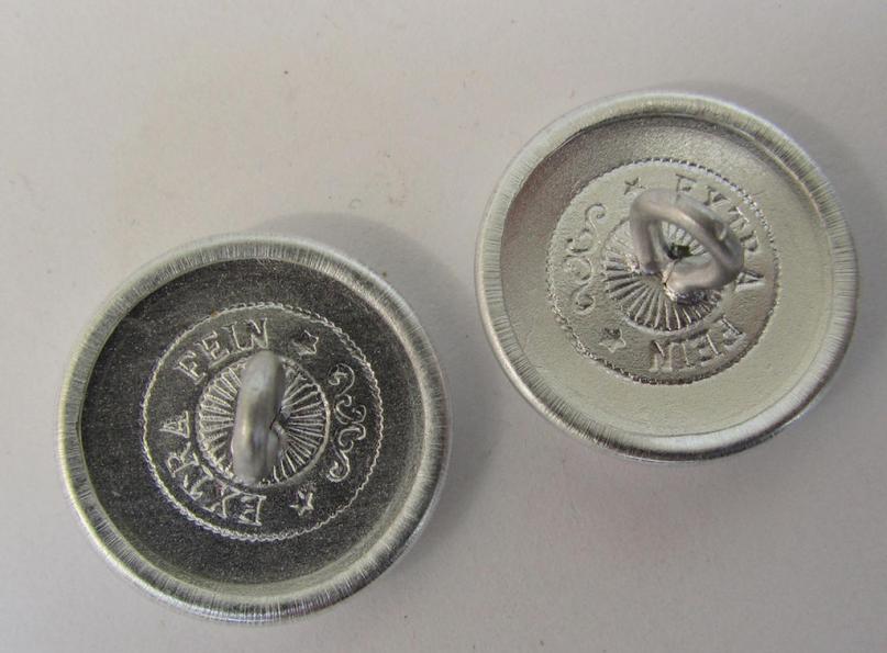 Neat - and/or fully matching! - pair of the desirable, aluminium-based- and/or: 'pebbled'-styled, so-called WH (Heeres-/Luftwaffe) regimental- ie. company shoulderstrap-buttons numbered: '3', all identically marked: 'Extra Fein' on their backs