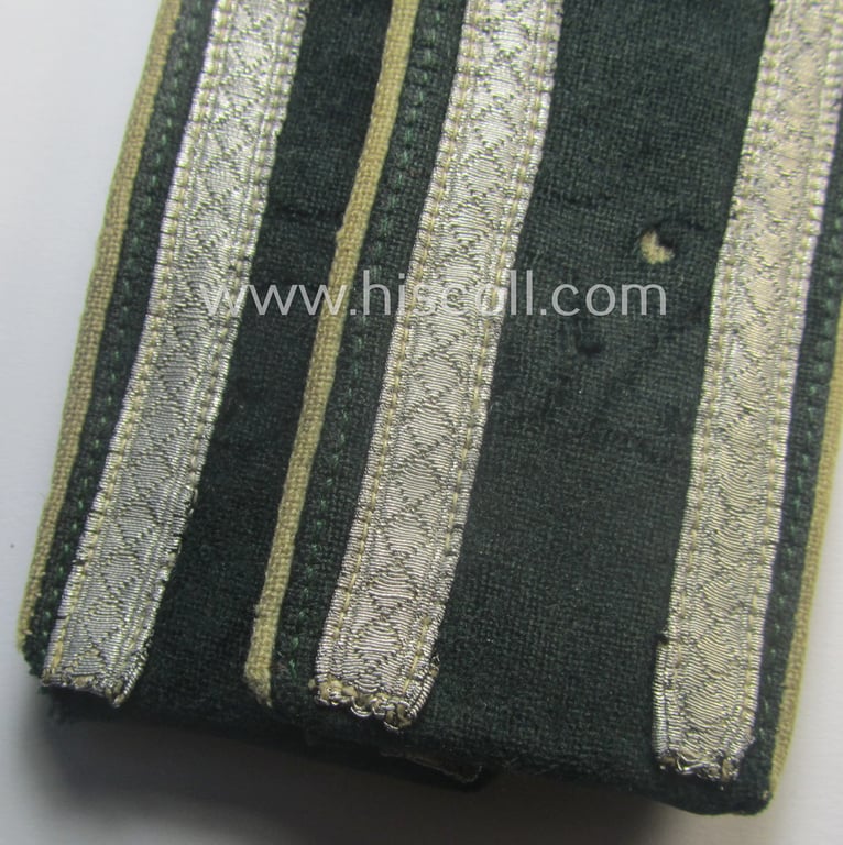 Neat - and fully matching! - pair of WH (Heeres), pre- ie. early-war period- (ie. 'M40'-pattern, rounded-styled) typical 'standard-issued' NCO-type shoulderstraps as intended for an: 'Unteroffizier der Infanterie-Trpn.'