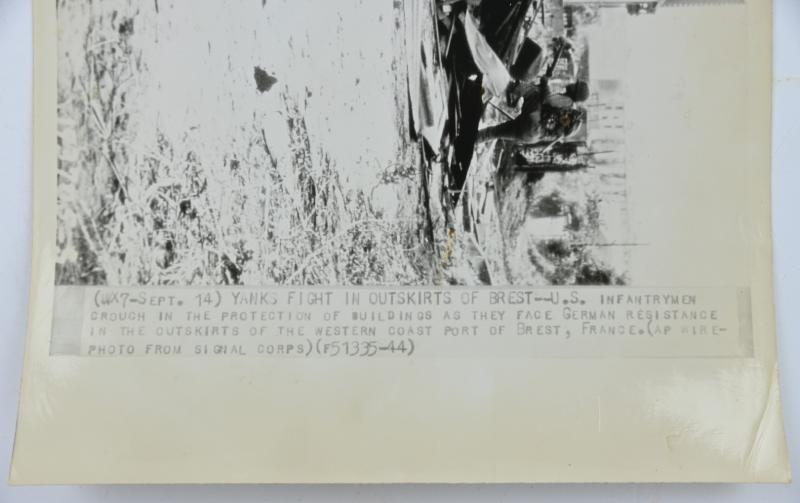 US WW2 Radiophoto 'Yanks fighting in Brest'