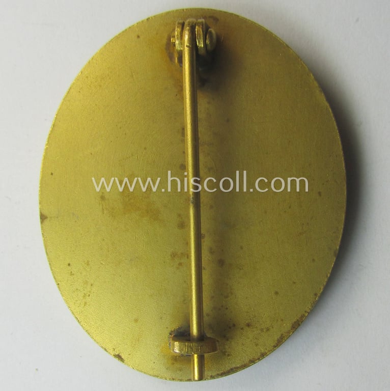 Luxuriously-styled - and I deem hardly used- nor worn! - 'Verwundeten-Abzeichen in Gold' being a typical non-maker-marked- and/or: 'Buntmetall'-based example as was presumably produced by the maker: 'Hauptmünzamt Wien'