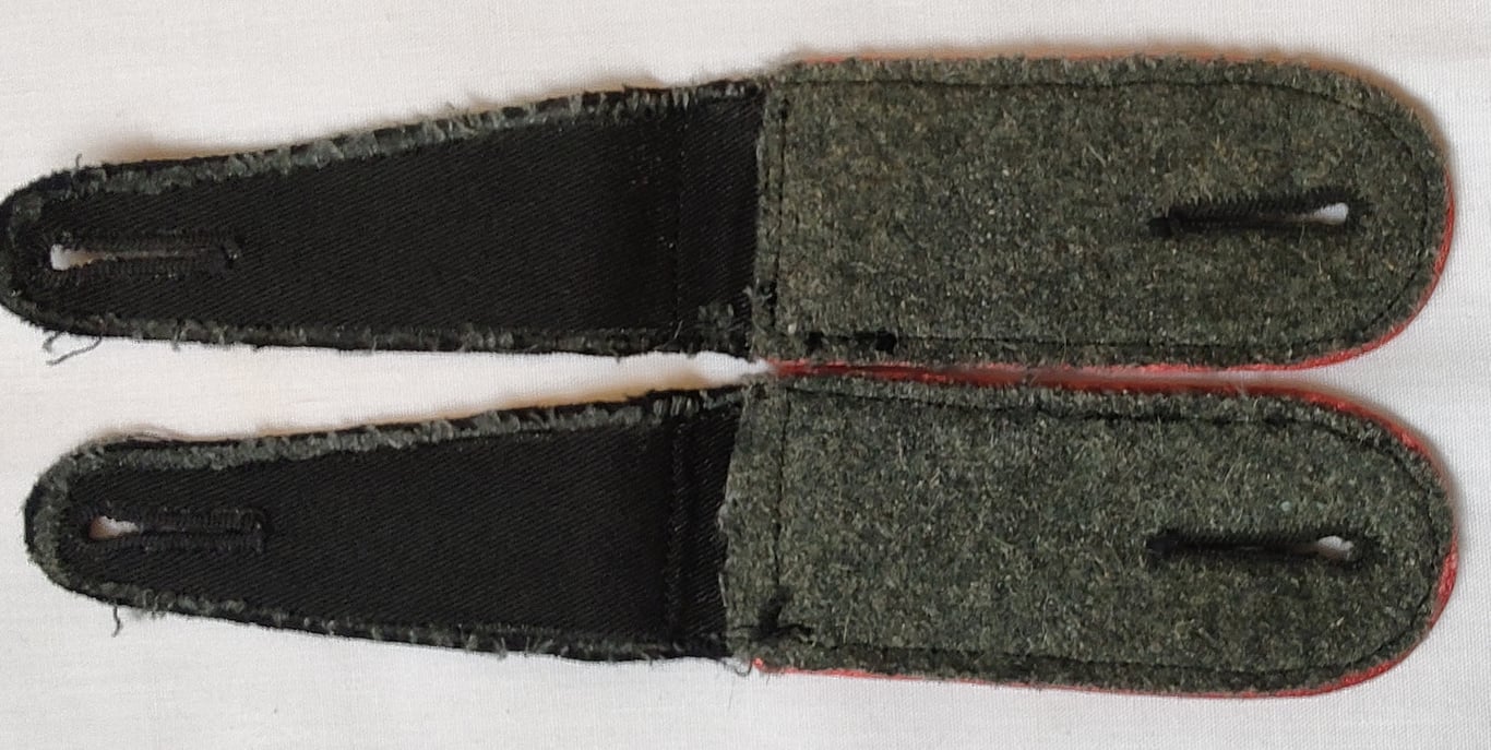 Waffen-SS Panzer pair of matching shoulder straps to an SS-Mann