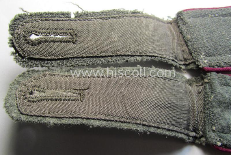 Attractive - and matching! - pair of early- (ie. mid-) war-period so-called: 'M40 o. M43'-pattern, WH (Heeres) NCO-type shoulderstraps as piped in the 'bordeaux'-coloured branchcolour as intended for an: 'Uffz. eines (Nebel)Werfer-Rgts. o. Abtlg...