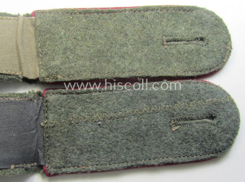 Sligthly mis-matched pair of early- (ie. mid-) war-period so-called: 'M40 o. M43'-pattern, WH (Heeres) EM-type shoulderstraps as piped in the 'bordeaux'-coloured branchcolour as intended for a: 'Soldat eines (Nebel)Werfer-Rgts. o. Abtlgs.'