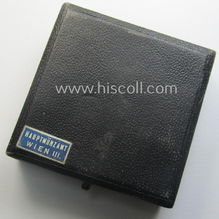 'Verwundeten-Abzeichen in Gold' being a non-maker-marked- and typical 'Buntmetall'-based (ie. 'thin-pinned'!) example that comes stored in its maker- (ie. 'Hauptmünzamt - Wien'-) marked etui as issued