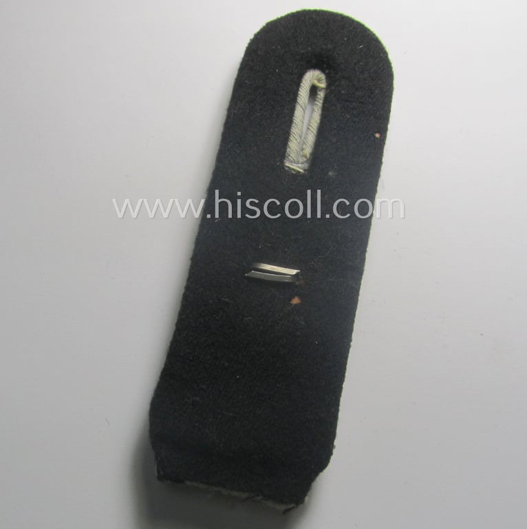 Single, Waffen-SS officers'-pattern 'cyphered' shoulderboard as piped in the white- (ie. 'weisser'-) coloured branchcolour: 'SS-Untersturmführer der Inf.-Trpn. u. Mitglied des Rgts o. Standarte ''Germania''