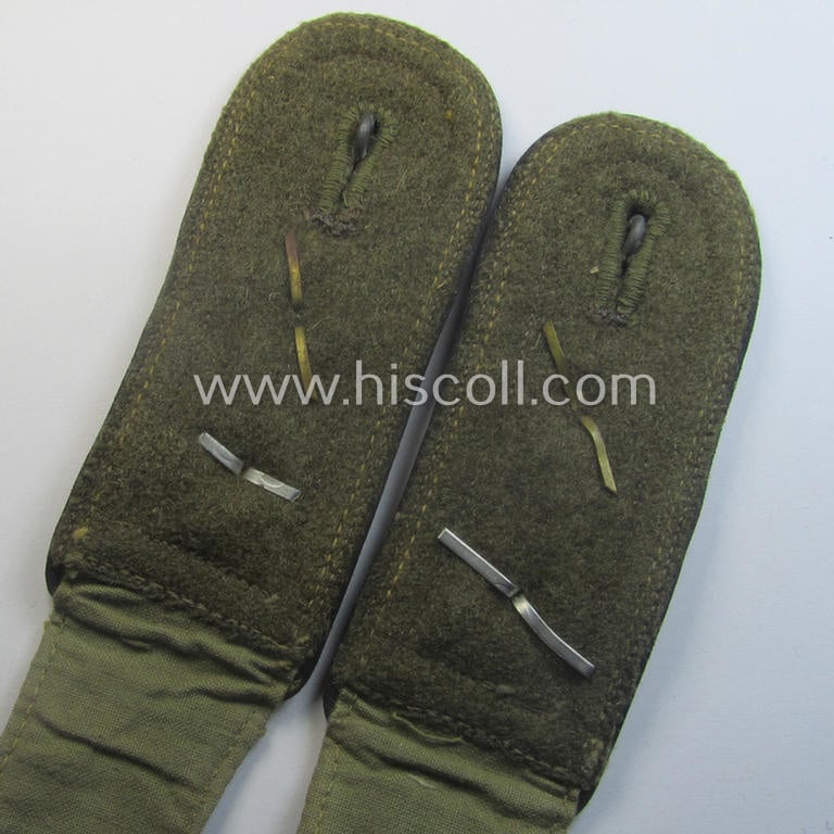 Fully matching - and most certainly very rarely encountered! - pair of WH (Heeres) NCO-type, 'tropical'-pattern shoulderstraps as was intended for an: 'Oberfeldwebel der Pionier-Trpn.'