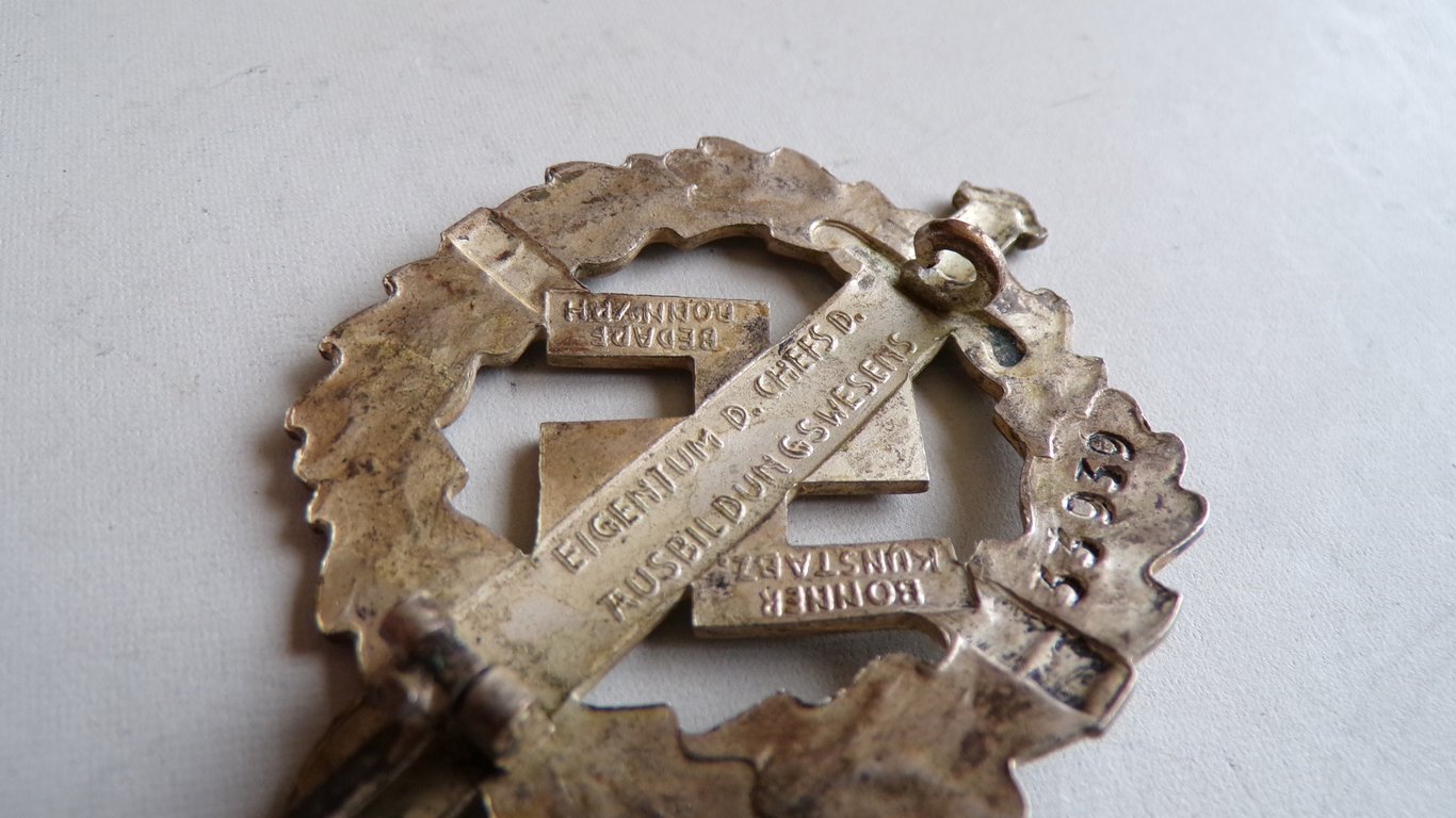 SA Sports Badge in Silver - Rare 1st Pattern