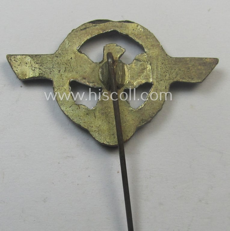 Silver-toned- (and: 'Buntmetall'-based) police ('Polizei o. Gendarmerie') so-called: 'Zivilabzeichen' (or: police civil-attire badge) being a very detailed (albeit non-maker-marked) example that comes mounted onto its long-sized pin